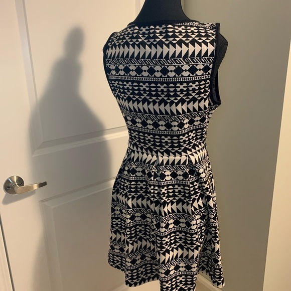 Forever 21 dress. Size M - Picture 6 of 9